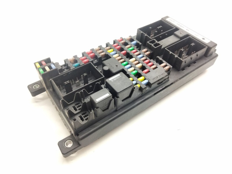 Recambio de caja fusibles para land rover discovery 5 referencia OEM IAM GH2214F041AA  