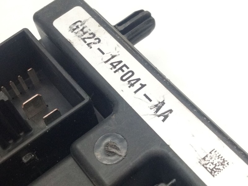 Recambio de caja fusibles para land rover discovery 5 referencia OEM IAM GH2214F041AA  