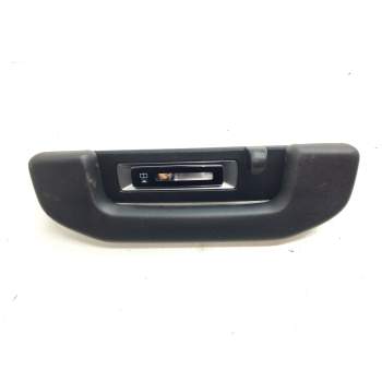 TIRADOR TECHO TRASERO DERECHO A2069067100 