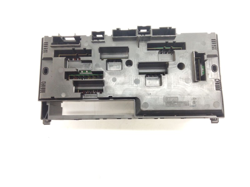 Recambio de caja reles para bmw 7 (f01, f02, f03, f04) 730 d referencia OEM IAM 915132002  