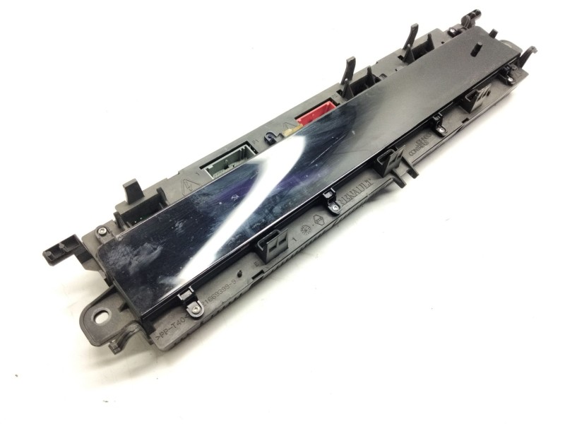 Recambio de pantalla multifuncion para renault scenic ii 1.6 16v referencia OEM IAM P8200787774A  