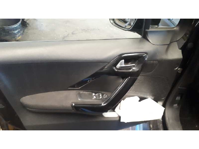 peugeot 208 del año 2012