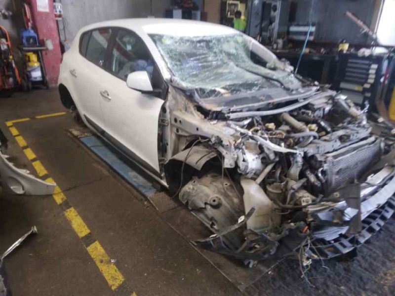 renault megane iii berlina 5 p del año 2010