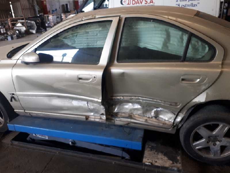 volvo s60 berlina del año 2005