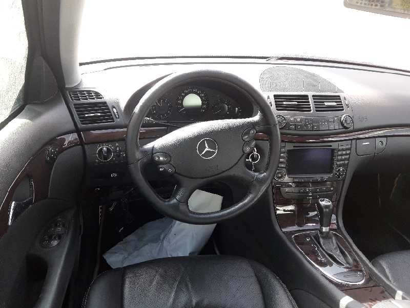 mercedes-benz clase e (w211) berlina del año 2011