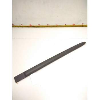 Recambio de moldura trasera derecha para nissan almera tino (v10) 1.8 referencia OEM IAM 82870BU  