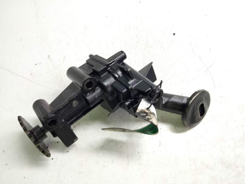Recambio de bomba aceite para opel vivaro combi 2.7t corto referencia OEM IAM 77006002520  
