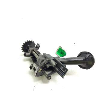 Recambio de bomba aceite para opel vivaro combi 2.7t corto referencia OEM IAM 77006002520  