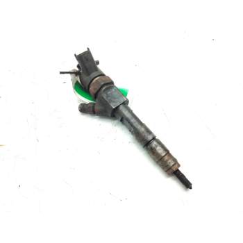 Recambio de inyector para opel vivaro combi 2.7t corto referencia OEM IAM 820023528  