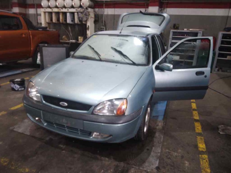 ford fiesta berlina (dx) del año 2001