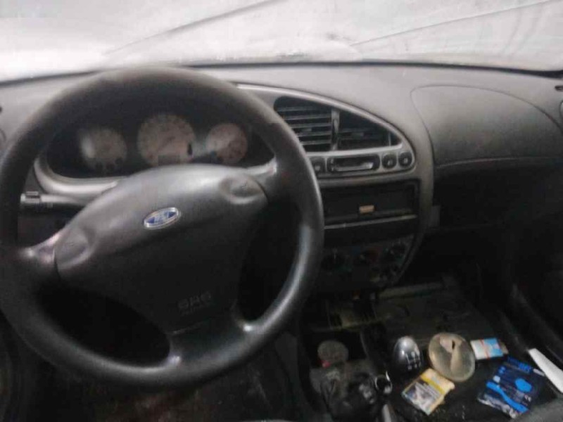ford fiesta berlina (dx) del año 2001