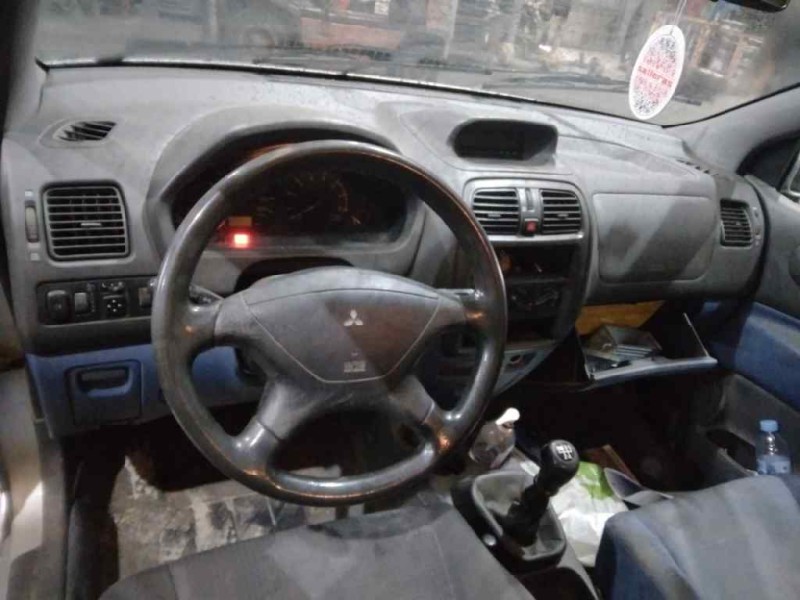 mitsubishi space star (dg0) del año 2001