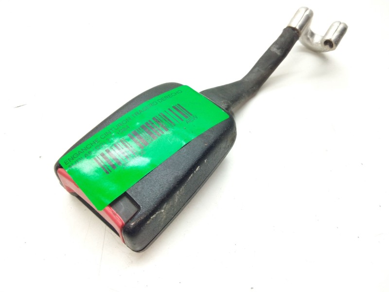 Recambio de enganche cinturon trasero derecho para audi a8 (d2) 3.7 referencia OEM IAM 4D0857740C  