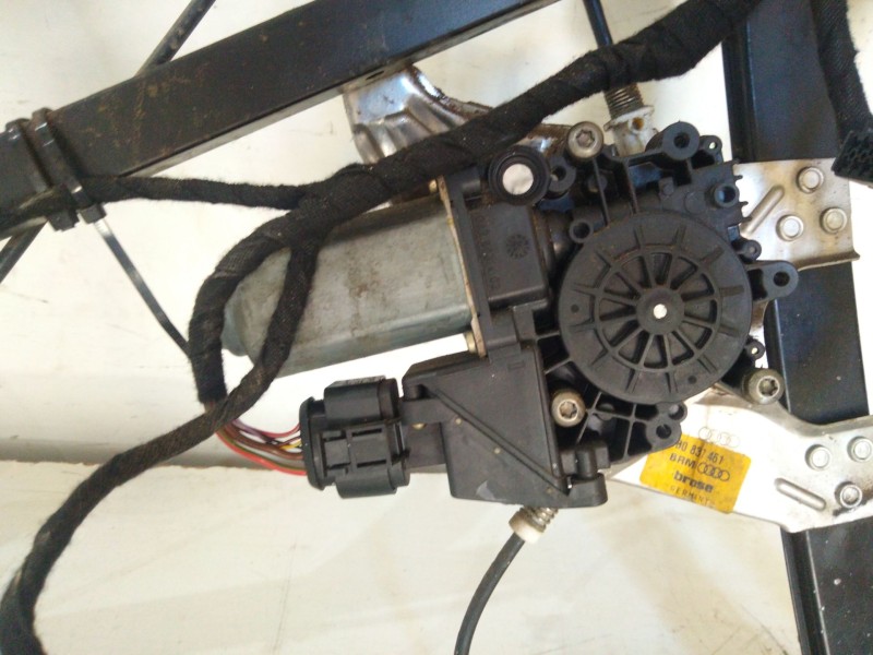 Recambio de elevalunas delantero izquierdo para audi a6 c5 (4b2) 2.4 referencia OEM IAM   