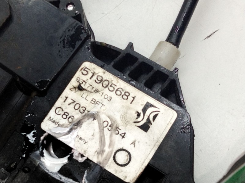 Recambio de cerradura puerta delantera derecha para fiat punto evo (199_) 1.3 d multijet referencia OEM IAM 51905681  