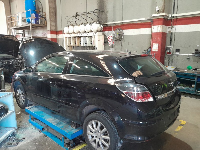 opel astra h gtc (a04) del año 2007