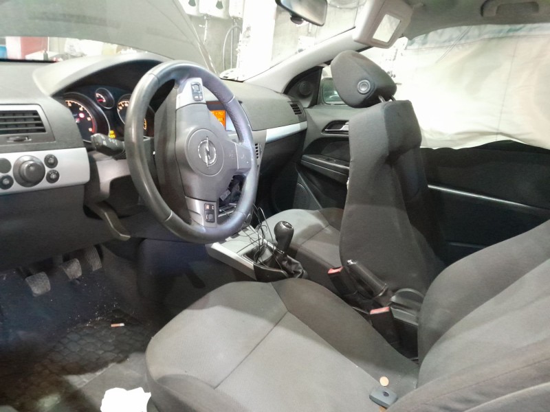 opel astra h gtc (a04) del año 2007