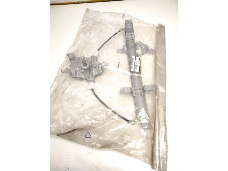 Recambio de mecanismo elevalunas trasero izquierdo para nissan almera tino (v10) 2.2 dci referencia OEM IAM 82721BU000  