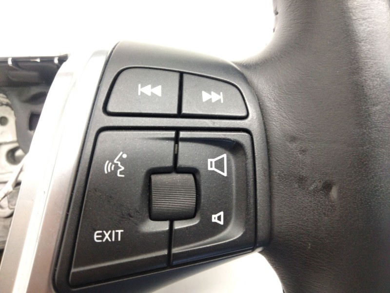 Recambio de volante para volvo v40 cross country referencia OEM IAM 34110217B  