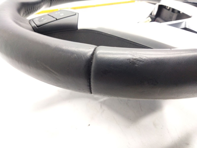 Recambio de volante para volvo v40 cross country referencia OEM IAM 34110217B  