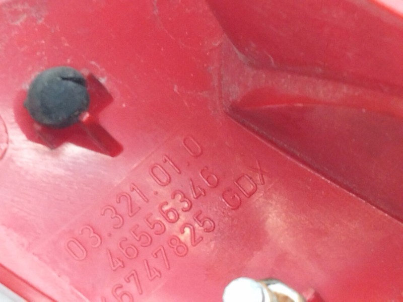 Recambio de piloto trasero derecho porton para alfa romeo 147 (190) 1.9 jtd 16v distinctive referencia OEM IAM 46556346  