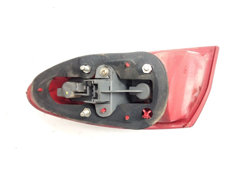 Recambio de piloto trasero derecho para alfa romeo 147 (190) 1.9 jtd 16v distinctive referencia OEM IAM 46556349  