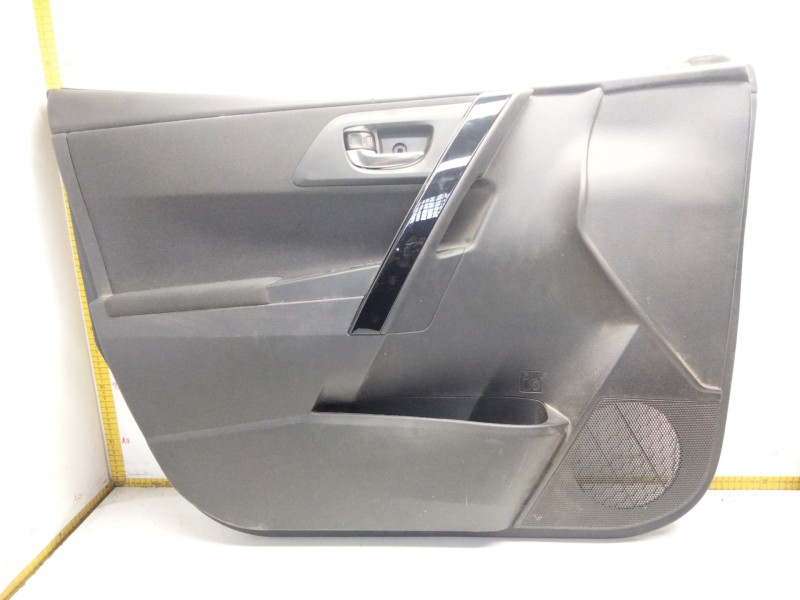 Recambio de guarnecido puerta delantera izquierda para toyota auris (_e18_) 2.0 d-4d (ade186_) referencia OEM IAM 6777802280  