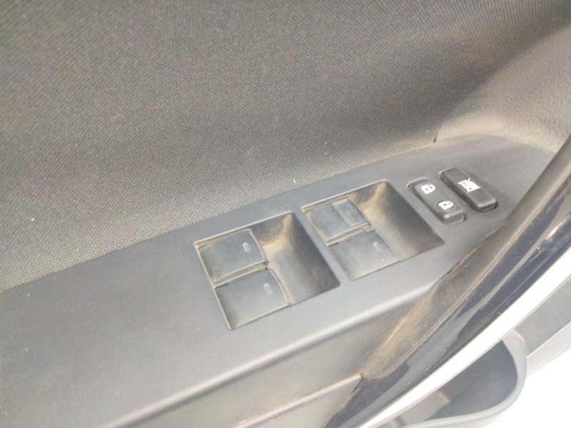 Recambio de guarnecido puerta delantera izquierda para toyota auris (_e18_) 2.0 d-4d (ade186_) referencia OEM IAM 6777802280  