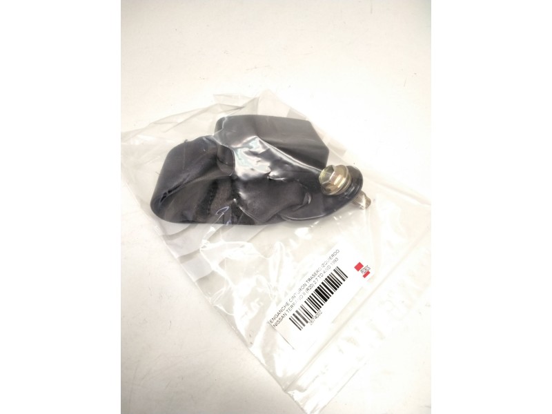 Recambio de enganche cinturon trasero izquierdo para nissan terrano ii (r20) 2.7 td 4wd referencia OEM IAM 888420F010  