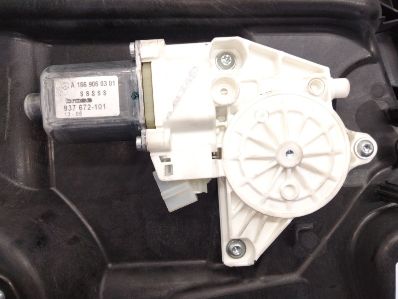 Recambio de elevalunas delantero derecho para mercedes-benz clase m (w166) referencia OEM IAM A1667200279  
