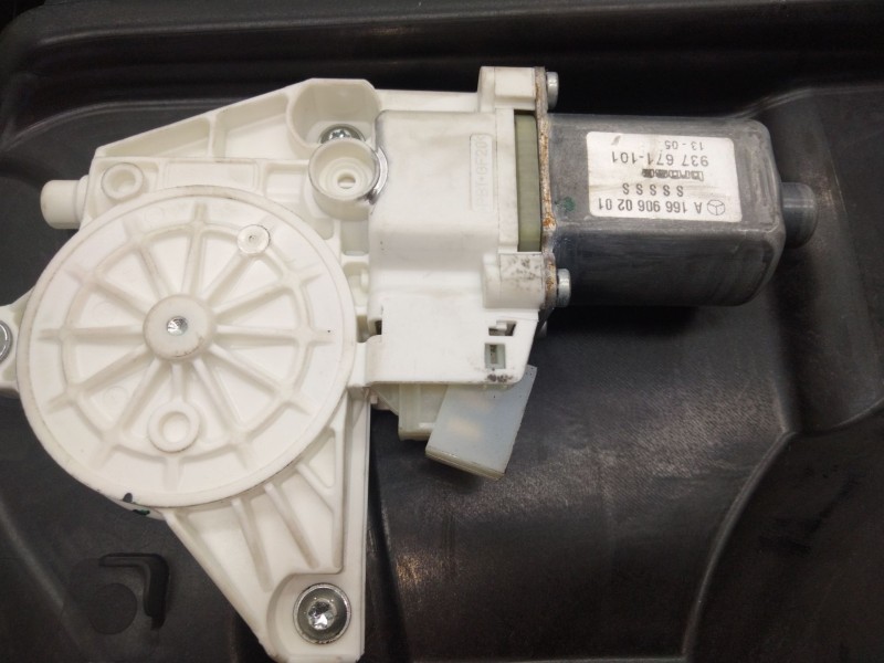 Recambio de elevalunas delantero izquierdo para mercedes-benz clase m (w166) referencia OEM IAM A1667200179  