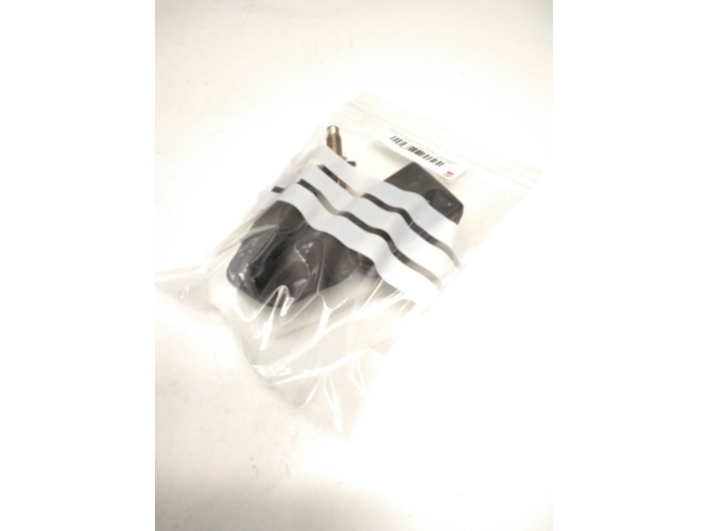 Recambio de enganche cinturon trasero izquierdo para nissan terrano ii (r20) 2.7 td 4wd referencia OEM IAM 888420F010  