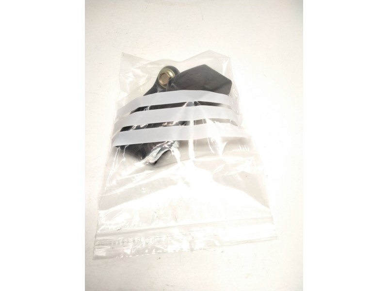 Recambio de enganche cinturon trasero izquierdo para nissan terrano ii (r20) 2.4 i 12v 4wd referencia OEM IAM 888420F010  