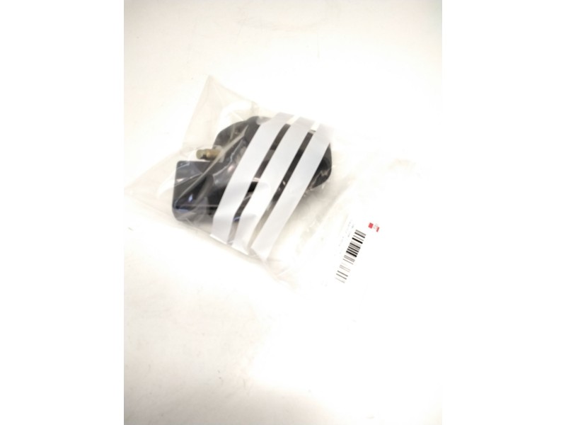 Recambio de enganche cinturon trasero izquierdo para nissan terrano ii (r20) 2.7 td 4wd referencia OEM IAM 888420F010  