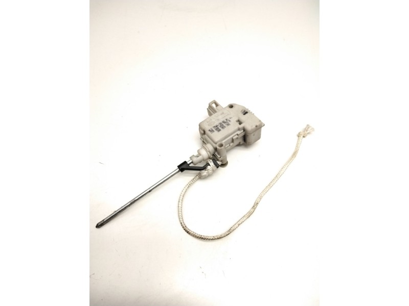 Recambio de motor c/c tapon combustible para seat ibiza ii (6k1) 1.9 tdi referencia OEM IAM 6K0810773A  