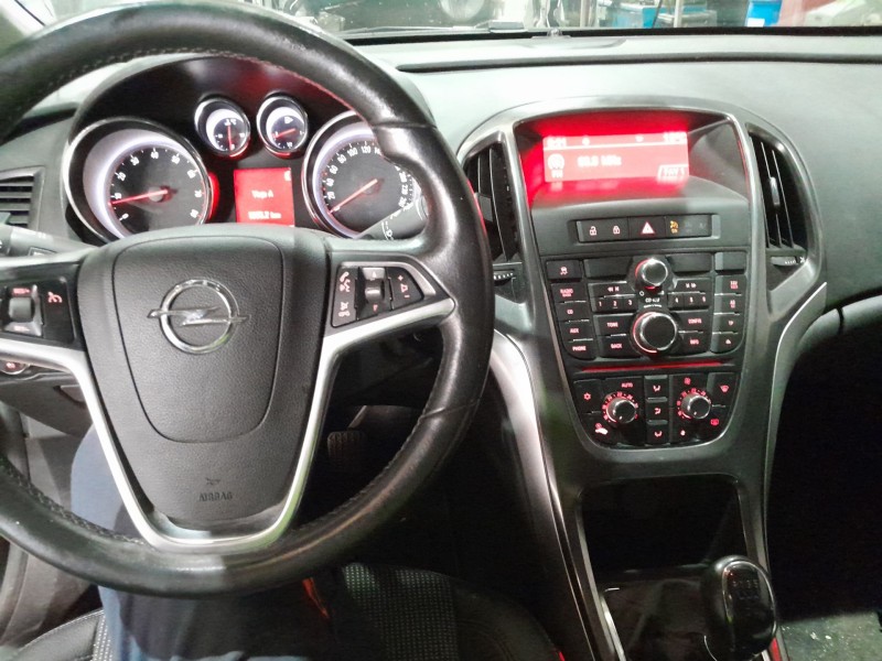 opel astra j (p10) del año 2010