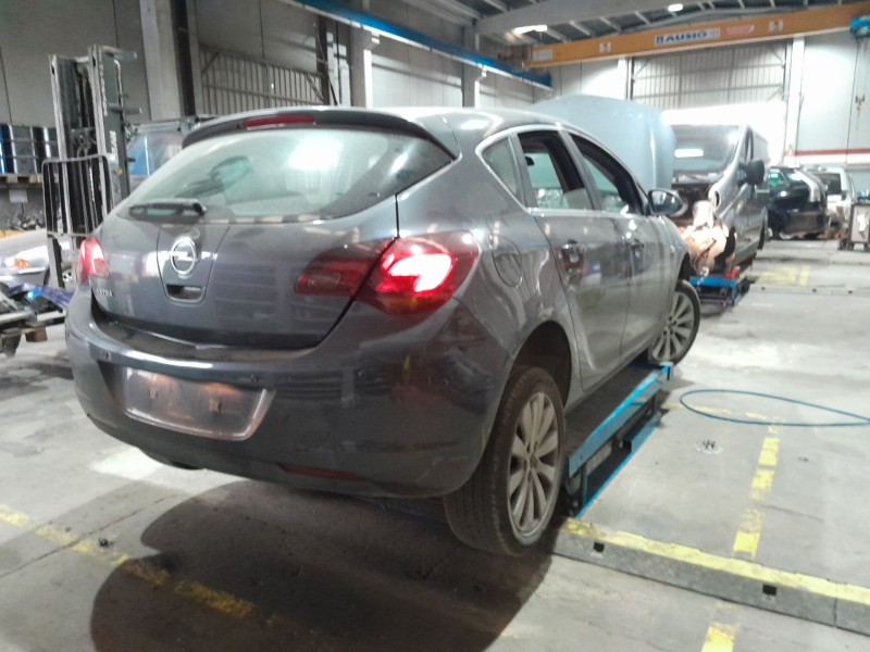 opel astra j (p10) del año 2010