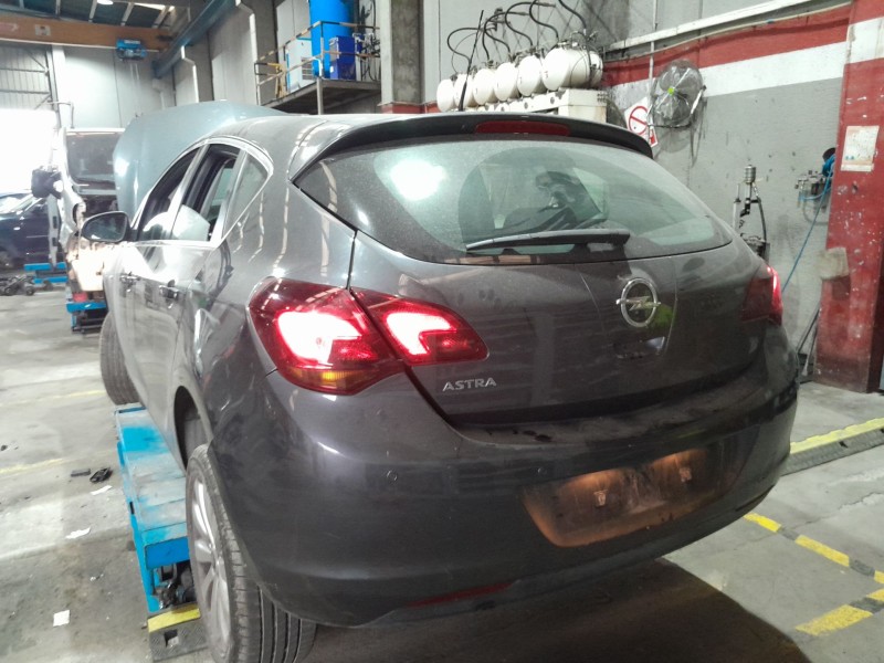 opel astra j (p10) del año 2010