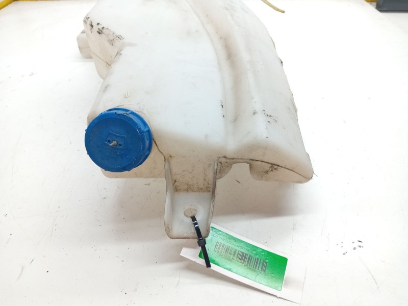 Recambio de deposito limpia para iveco stralis as44s48t/p referencia OEM IAM 504011556  