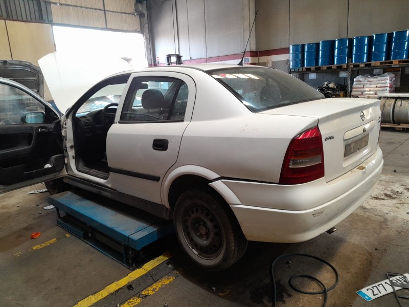 opel astra g sedán (t98) del año 2001