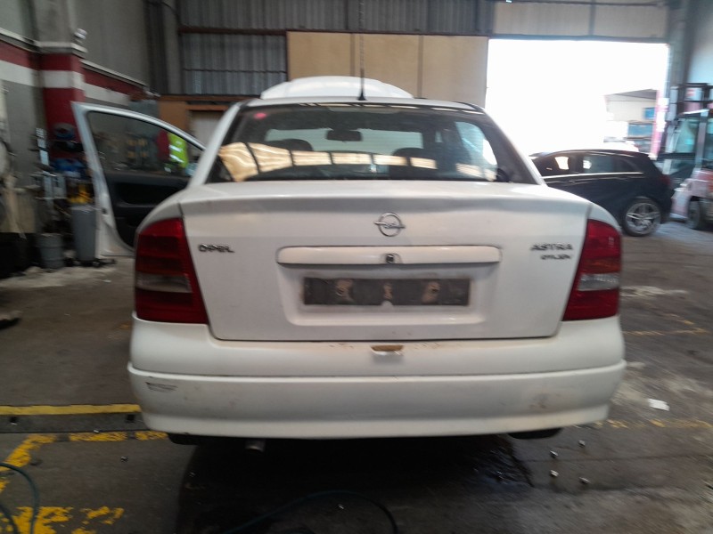 opel astra g sedán (t98) del año 2001