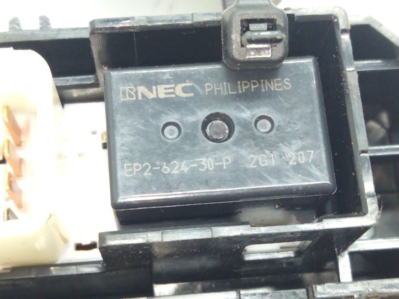 Recambio de mando elevalunas trasero izquierdo para lexus is200 (ds2/is2) referencia OEM IAM EP262430P  