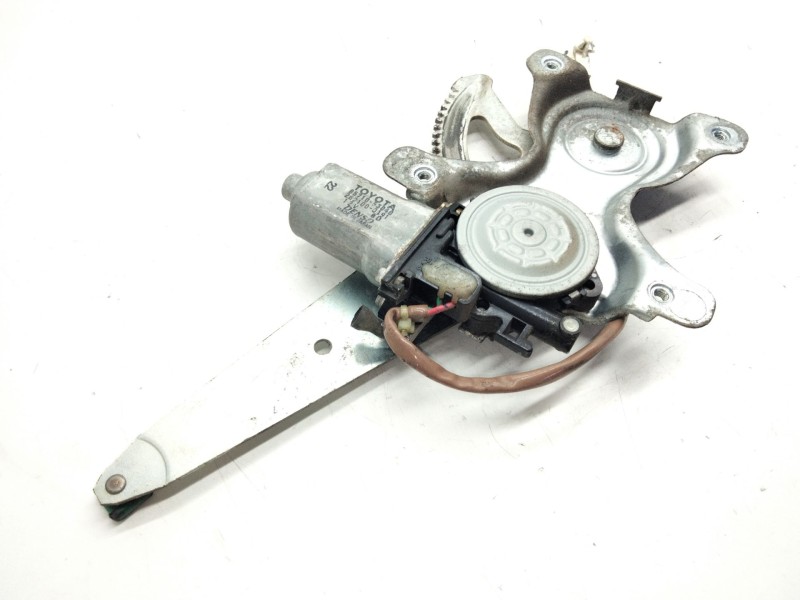 Recambio de elevalunas trasero izquierdo para lexus is200 (ds2/is2) referencia OEM IAM 8571053040  