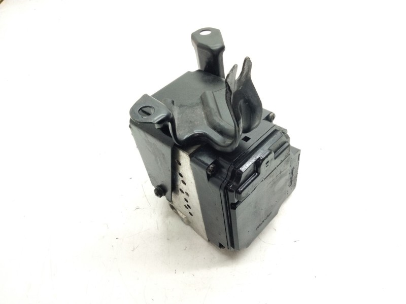 Recambio de abs para lexus is200 (ds2/is2) referencia OEM IAM   