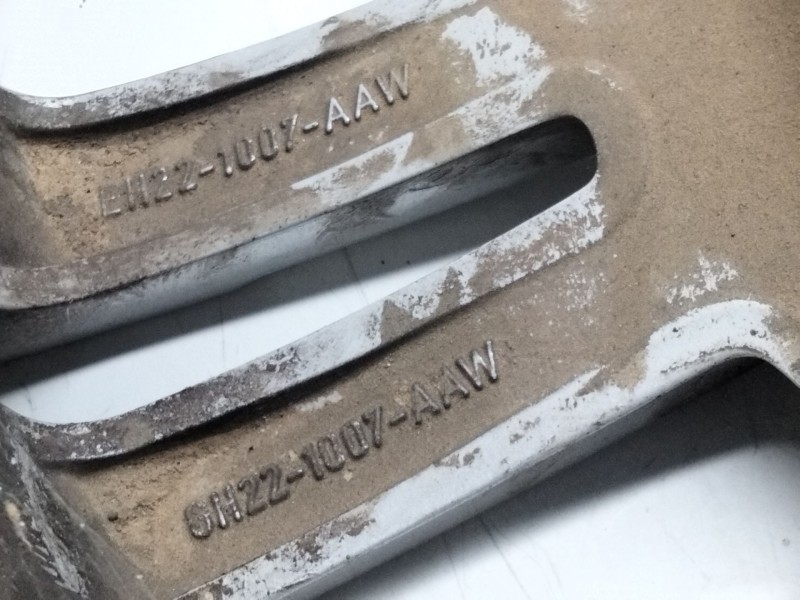 Recambio de llanta aluminio para land rover discovery 5 referencia OEM IAM GH221007AAW  