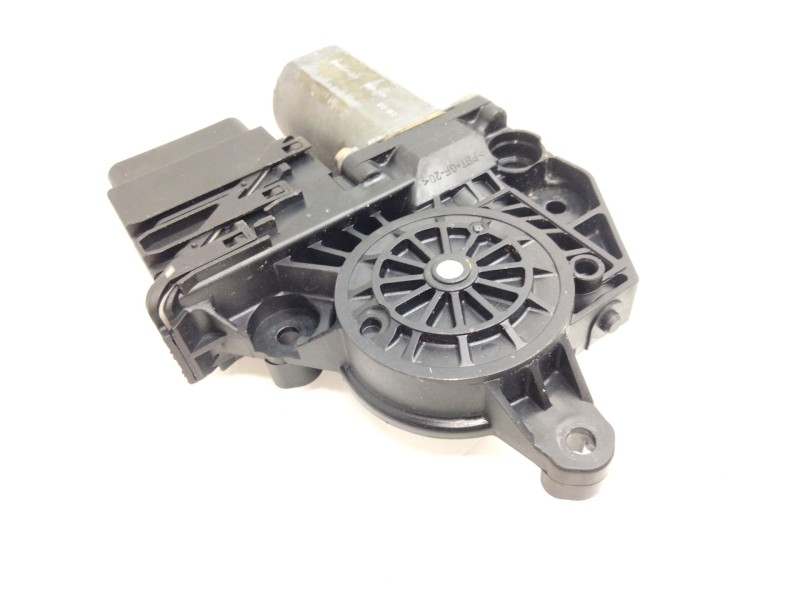 Recambio de motor elevalunas trasero izquierdo para volkswagen golf iv (1j1) 1.6 16v referencia OEM IAM   