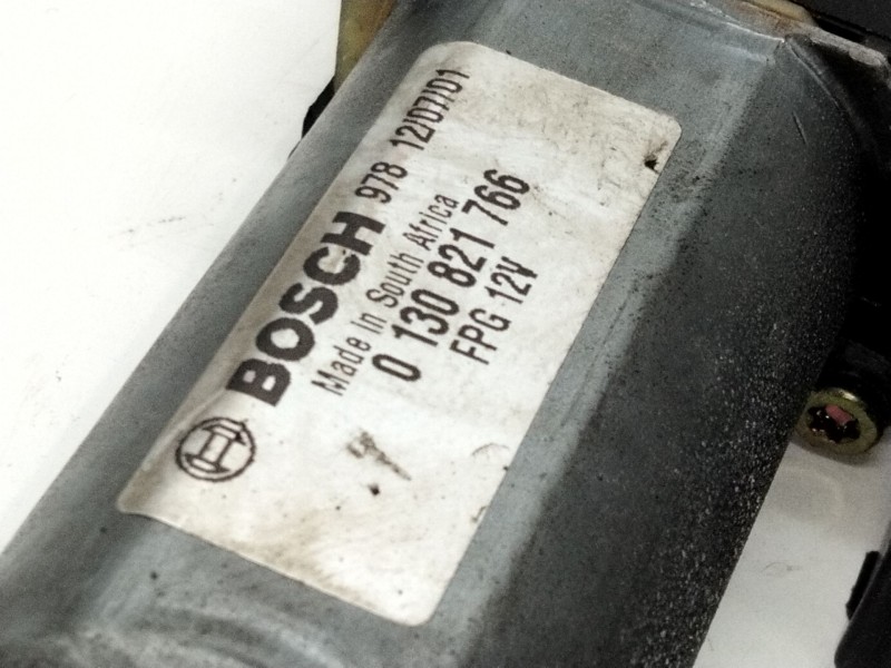 Recambio de motor elevalunas trasero derecho para volkswagen golf iv (1j1) 1.6 16v referencia OEM IAM 0130821766  