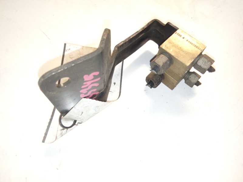 Recambio de repartidor de freno para chrysler voyager (rg) 2.5 crd se grand voyager 10 millones referencia OEM IAM 04683831AA  