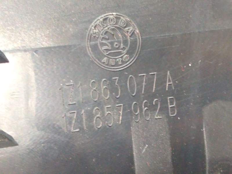 Recambio de cenicero para skoda octavia berlina (1z3) elegance referencia OEM IAM 1Z1863077A  