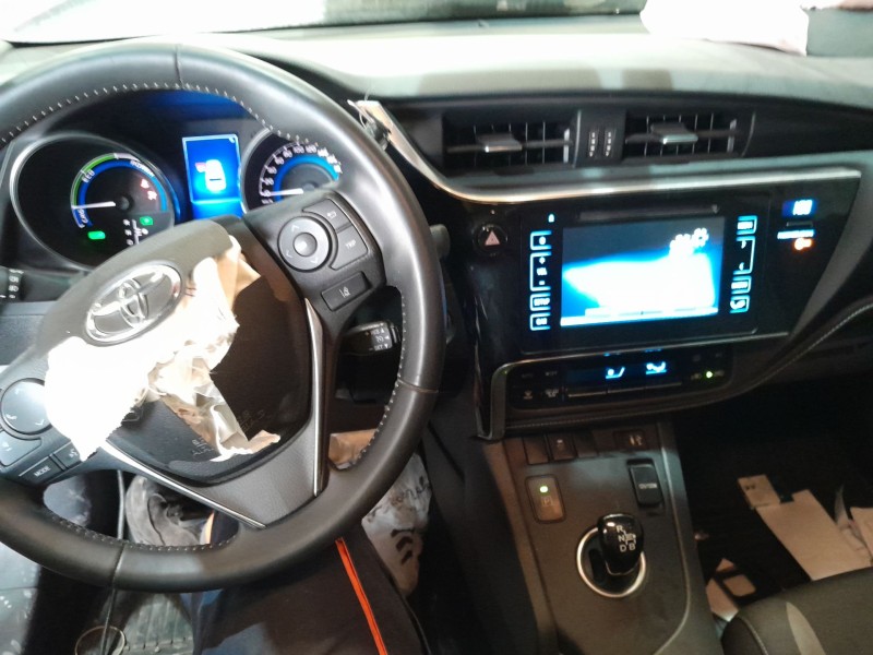 toyota auris (_e18_) del año 2019